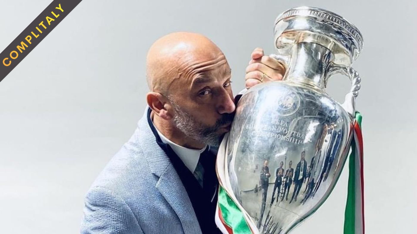 gianluca vialli con la coppa euro2020