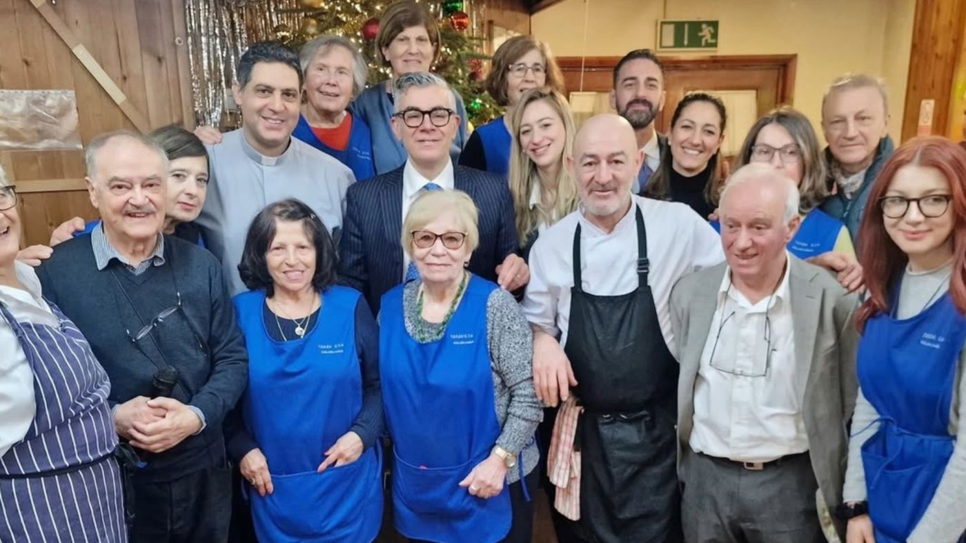 gli auguri di natale a casa pallotti con il console di londra Bellantone