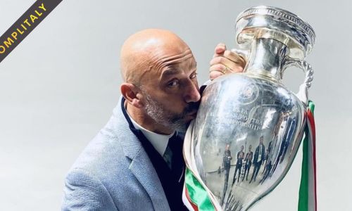 gianluca vialli con la coppa euro2020