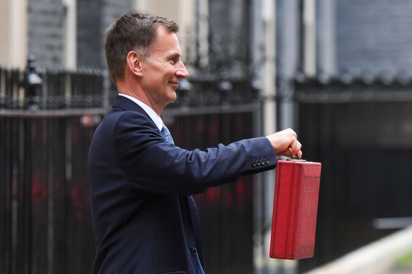 il cancelliere jeremy hunt con il budget 2023